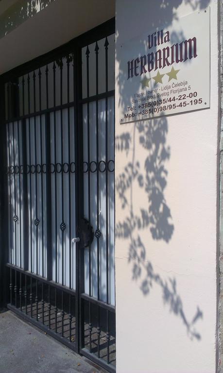 Guest House Villa Herbarium Славонски брод Стая снимка